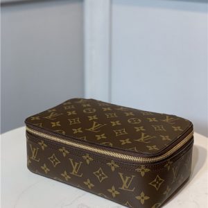 Louis Vuitton Packing Cube MM