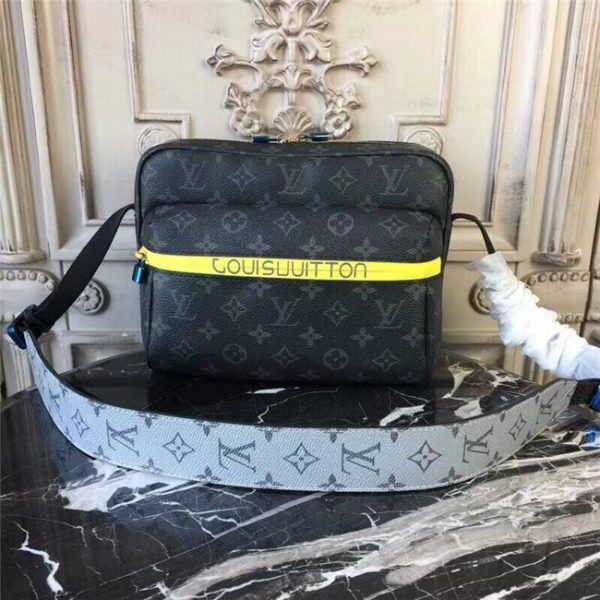 Louis Vuitton Messenger PM Black