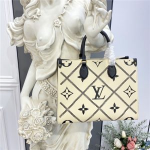 Louis Vuitton OnTheGo MM Creme