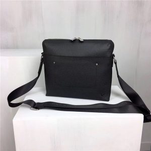 Louis Vuitton Grigori Messenger PM