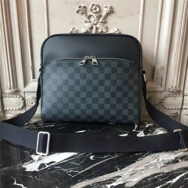 Louis Vuitton Dayton Reporter PM