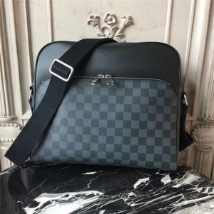 Louis Vuitton Dayton Reporter MM