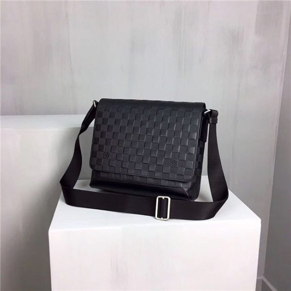 Louis Vuitton District PM Damier Infini